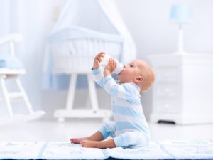 Mẹo hay cho bé 4 tháng tuổi lười bú