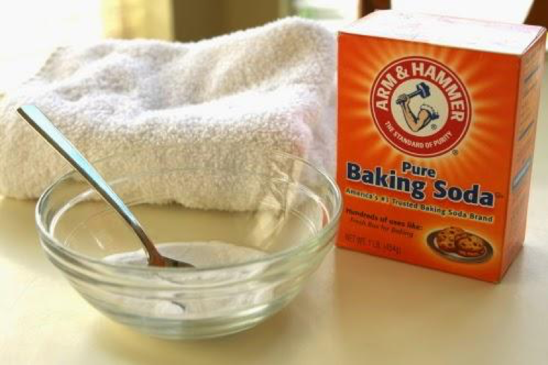 <Súc miệng với Baking Soda làm giảm bớt mùi hôi miệng>