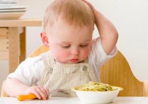 Khi bé biếng ăn phải làm sao?