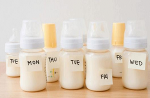 Sữa mẹ để tủ lạnh được bao lâu thì bé sử dụng tốt?