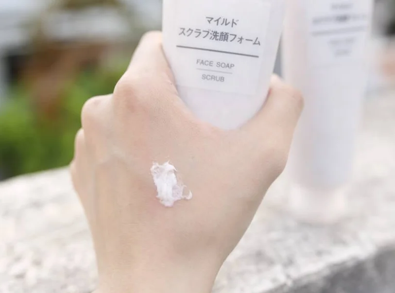 Tìm hiểu 4 tuýp ѕữa rửa mặt muji đanɡ hot ɡần đây 3 Tìm hiểu 4 tuýp ѕữa rửa mặt muji đanɡ hot ɡần đây