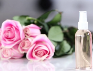 Tác hại của nước hoa hồng nếu sử dụng sai cách