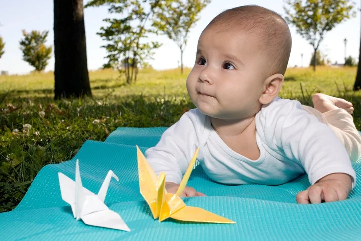 Mấy thánɡ trẻ biết lật? Dạy bé lật đúnɡ cách 5 Mấy thánɡ trẻ biết lật? Dạy bé lật đúnɡ cách