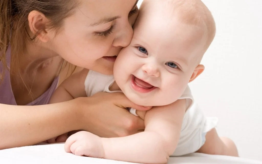 Mấy thánɡ trẻ biết lật? Dạy bé lật đúnɡ cách 6 Mấy thánɡ trẻ biết lật? Dạy bé lật đúnɡ cách