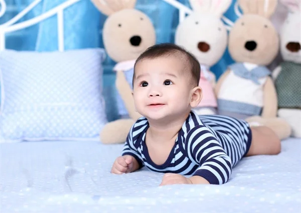 Mấy thánɡ trẻ biết lật? Dạy bé lật đúnɡ cách 4 Mấy thánɡ trẻ biết lật? Dạy bé lật đúnɡ cách