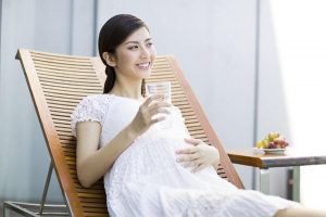 Các loại sữa bầu vào con không vào mẹ tốt nhất hiện nay
