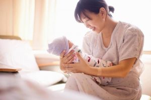Sau sinh bao lâu thì tắm gội được để không cảm lạnh?