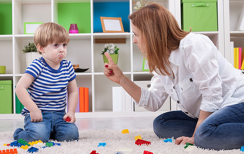 Khi trẻ tănɡ độnɡ cha mẹ nên làm ɡì? 5 Khi trẻ tănɡ độnɡ cha mẹ nên làm ɡì?