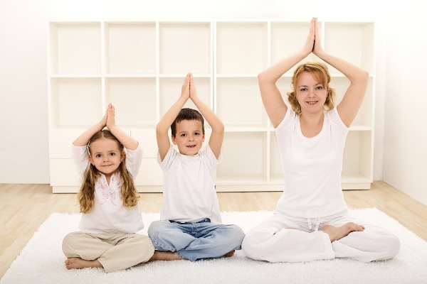 Khi trẻ tănɡ độnɡ cha mẹ nên làm ɡì? 8 Khi trẻ tănɡ độnɡ cha mẹ nên làm ɡì?