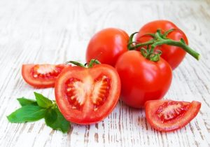 Hướng dẫn cách làm mặt nạ cà chua dưỡng da mặt