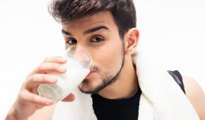 Nam giới uống sữa đậu nành có gây vô sinh?