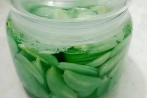 tỏi ngâm giấm bị xanh