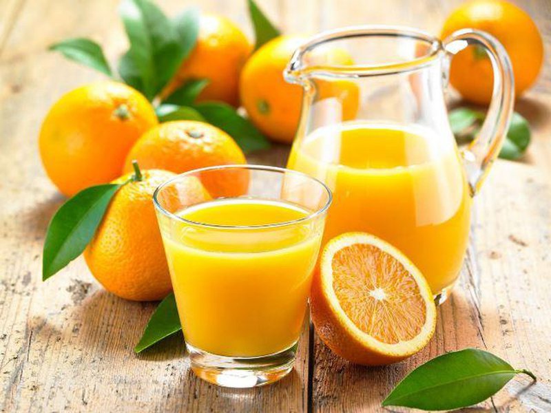 Các tác hại của việc uống nước cam sai cách