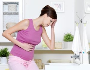 Đau bụng dưới khi mang thai tháng thứ 8 có sao không?