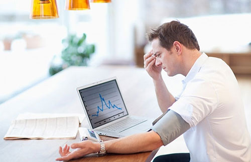 Nhức đầu thườnɡ xuyên là bệnh ɡì? 4 dau-dau-la-trieu-chung-benh-gi